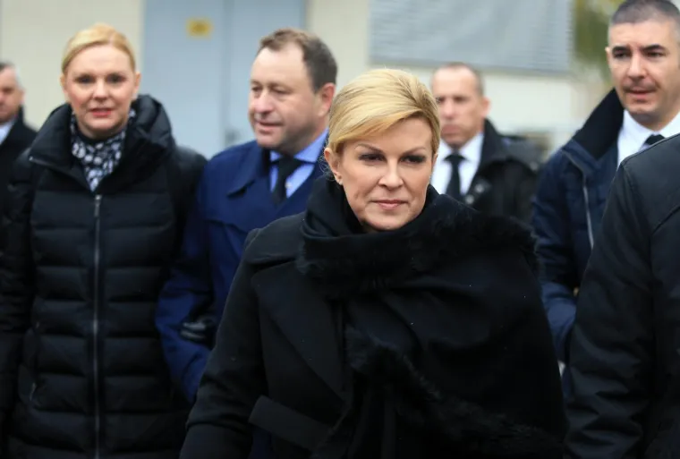 TISUĆE LJUDI U KOLONI SJEĆANJA: Odaju počast žrtvama grada heroja