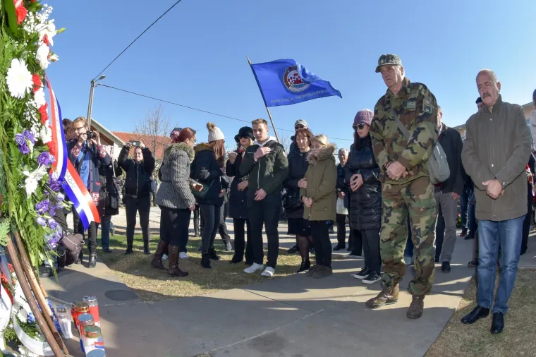 OBILJEŽENA 27. GODI&Scaron;NJICA MASAKRA U &Scaron;KABRNJI: Četnici su pobili 86 ljudi, ne postoji obitelj koja nije izgubila člana