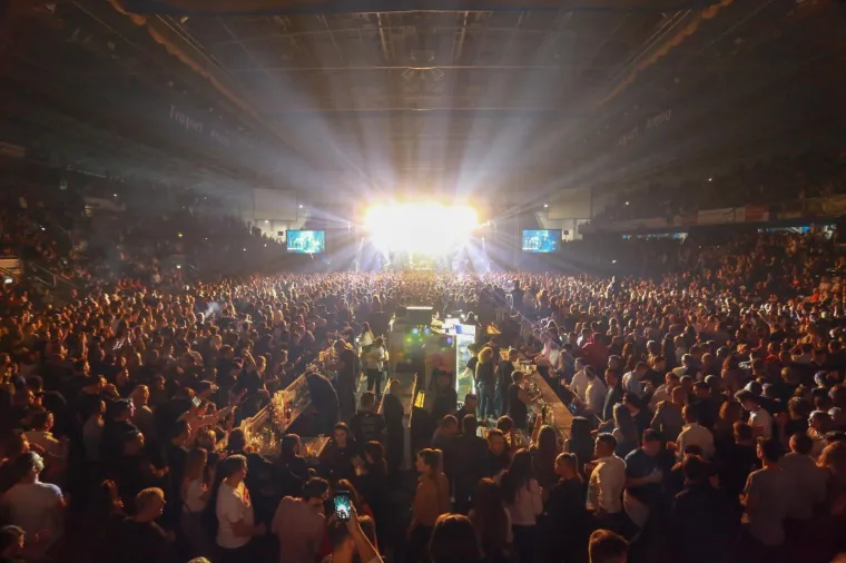 Na fešti na kojoj je bilo oko 12.000 ljudi nastupili su brojni hrvatski pjevači - čak njih 10