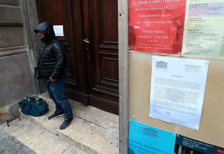 Drama u Zagrebu: Članovi ravnateljstva HGZ-a održali konferenciju na ulic, ravnatelj im zabranio ulaz u zgradu