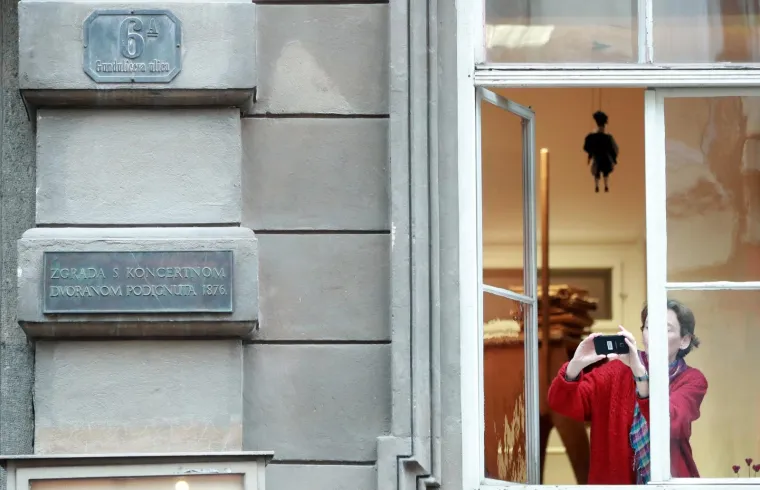 Drama u Zagrebu: Članovi ravnateljstva HGZ-a održali konferenciju na ulic, ravnatelj im zabranio ulaz u zgradu