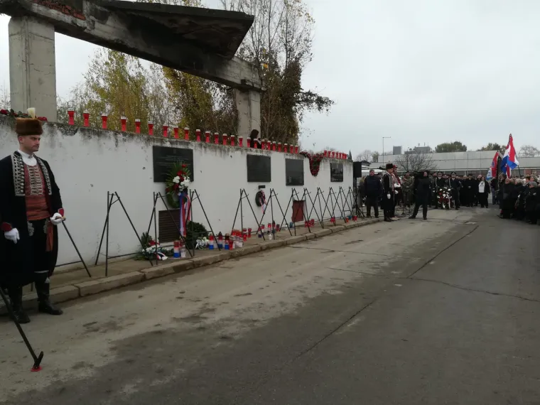 Kolona sjećanja u Borovom naselju: 'Ovo je najsuroviji spomenik žrtvama Vukovaru'