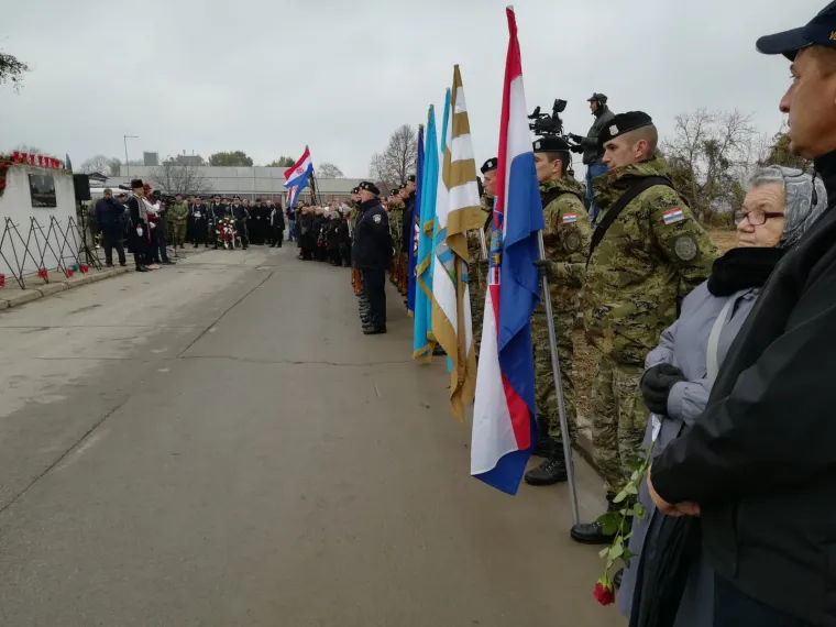 Kolona sjećanja u Borovom naselju: 'Ovo je najsuroviji spomenik žrtvama Vukovaru'