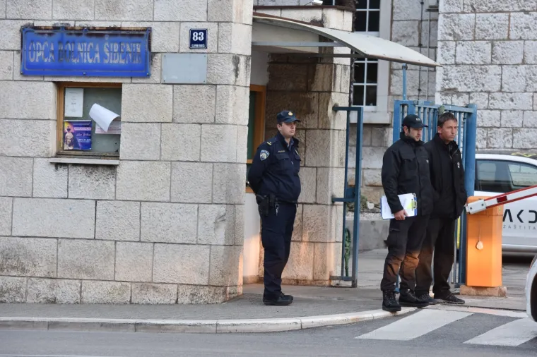 U &Scaron;ibeniku osvanuli plakati: Gradonačelniče a di Vi parkirate?