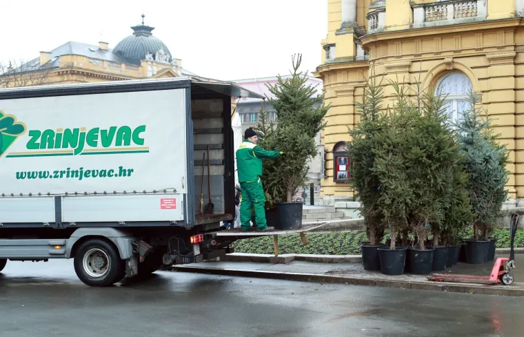 ZANIMA LI VAS KAKO ĆE IZGLEDATI ADVENT U ZAGREBU? Pripreme su u punom jeku, sprema se hrpa borova i lampica