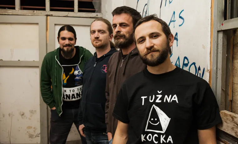 Svake večeri Pozitivnog koncerta pet sati svirke! Hladno pivo i Editorsi sviraju po 90 minuta