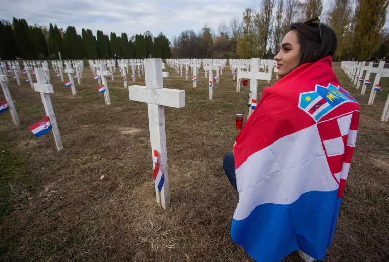 Vukovarsko groblje na Dan sjećanja