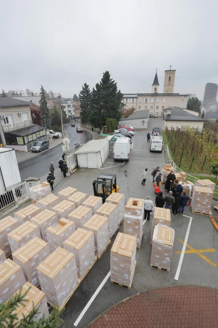 Pučkoj kuhinji na Sv. Duhu isporučena velika količina doniranih smrznutih pizza