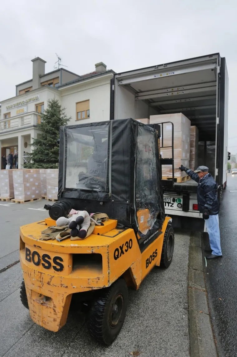 Pučkoj kuhinji na Sv. Duhu isporučena velika količina doniranih smrznutih pizza
