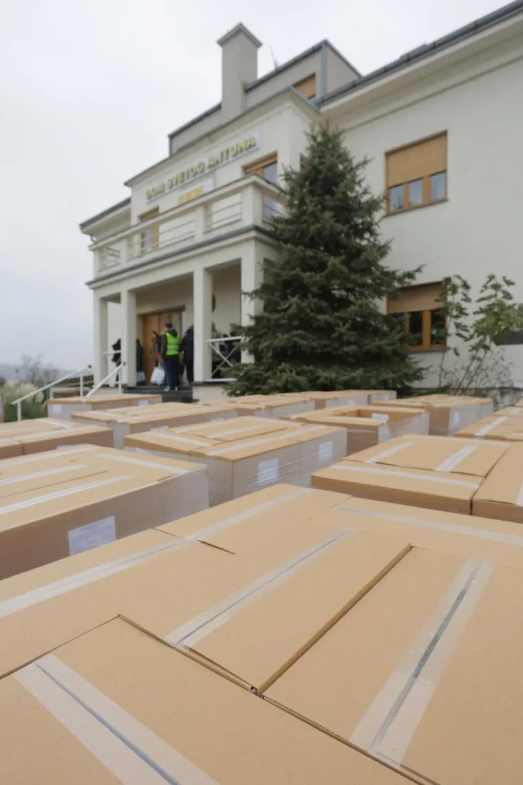 Pučkoj kuhinji na Sv. Duhu isporučena velika količina doniranih smrznutih pizza