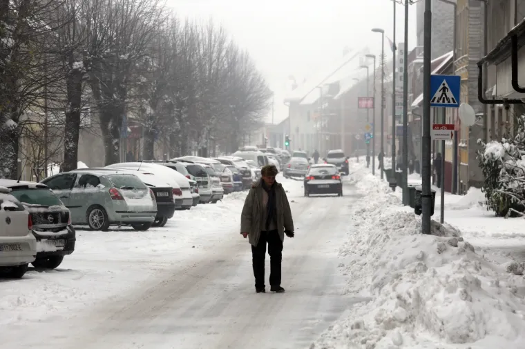 Snijeg zabijelio Hrvatsku: Zbog poledice i vjetra upaljen crveni alarm
