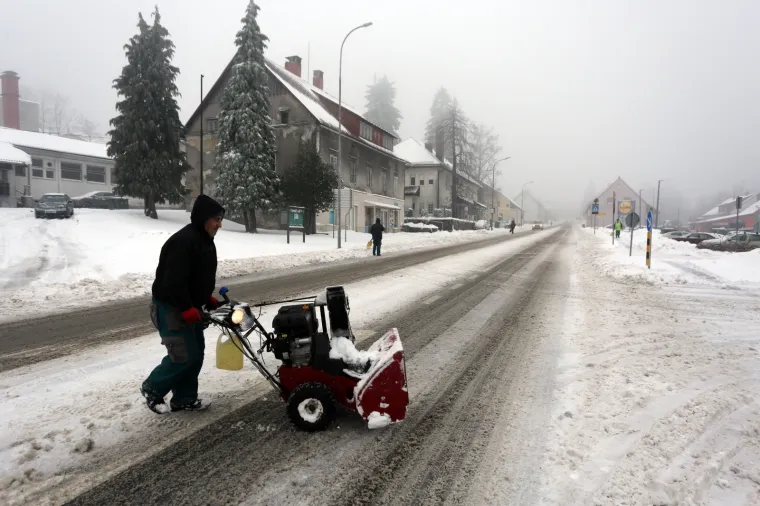 Prvi ovogodi&scaron;nji snijeg zabijelio Delnice