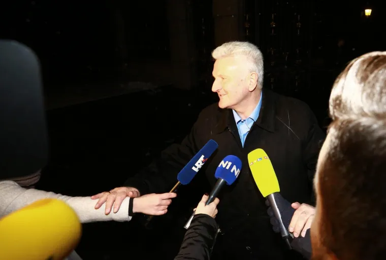 Ivica Todorić iza&scaron;ao iz Remetinca, pred Kulmerovim dvorima poručio: 'Ja sam tu da Hrvatsku dignem gore'