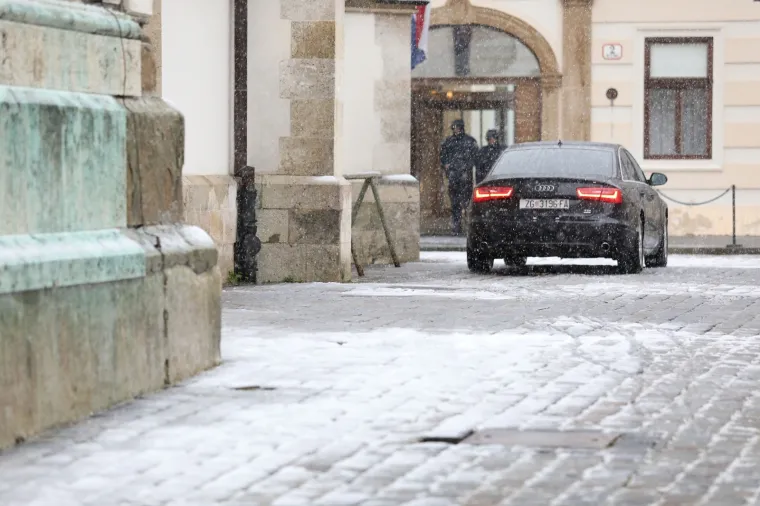 SNIJEG ZABIJELIO ZAGREB: Studeni napokon pokazao zube, u metropoli prava zimska idila