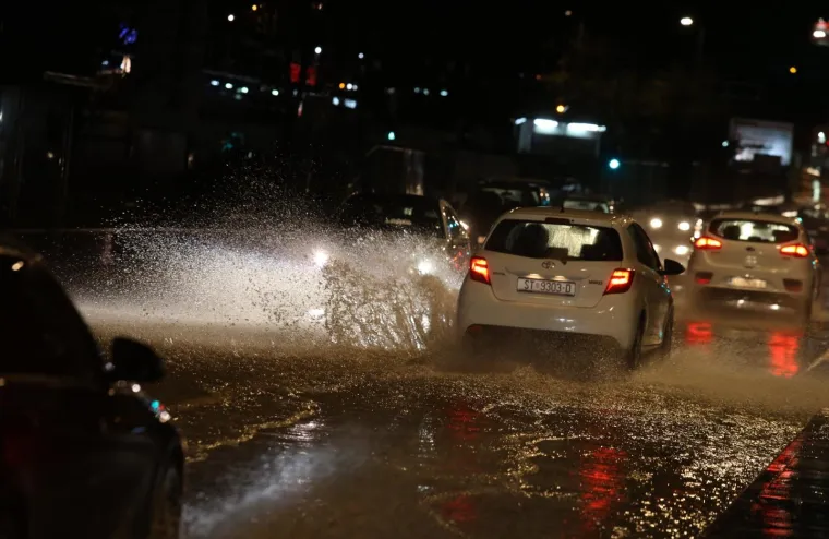 NEVRIJEME POHARALO SPLIT I OKOLICU: Dijelovi grada pod vodom, bujice odnosile &scaron;ahtove u Solinu