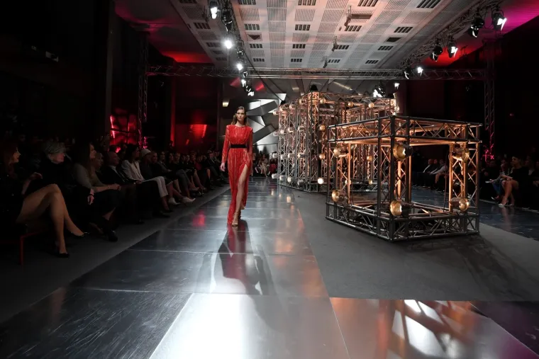 Sinoć je u Ministarstvu turizma održana &scaron;esta samostalna revija dizajnerice Aleksandre Dojčinović