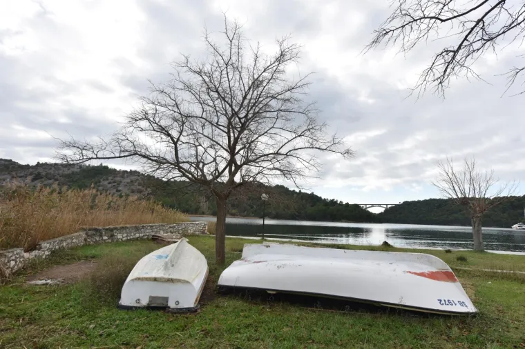 Tmuran kasnojesenski dan u Skradinu
