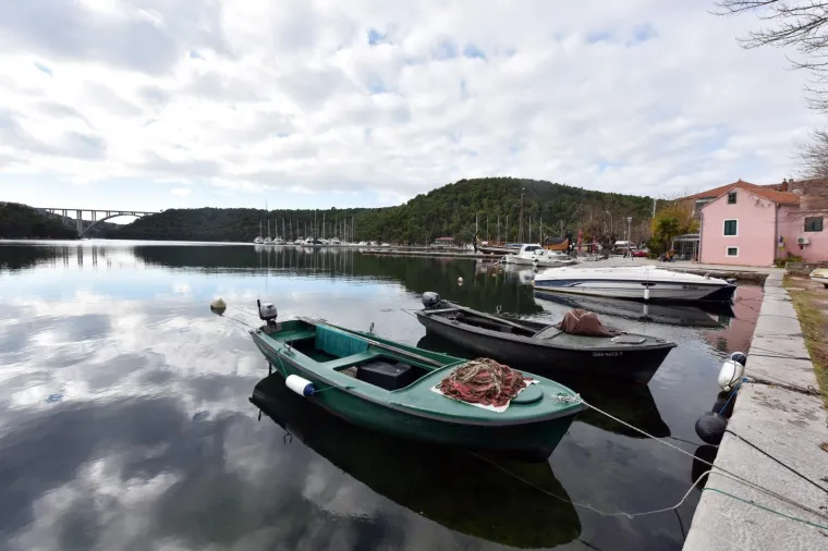 Tmuran kasnojesenski dan u Skradinu