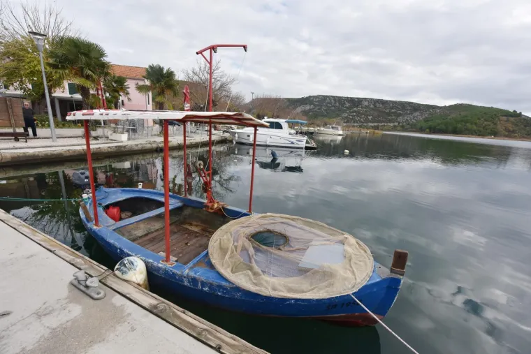 Tmuran kasnojesenski dan u Skradinu