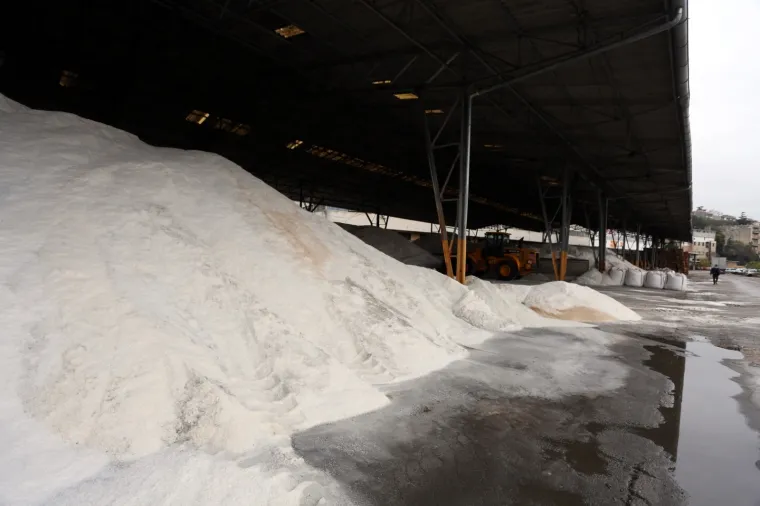 Evo kako u Rijeci izgleda skladi&scaron;te soli za posipanje cesta zimi