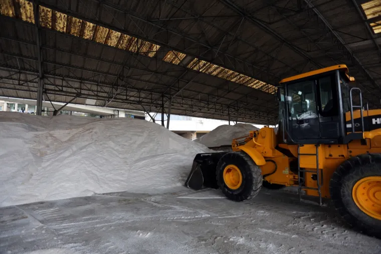 Evo kako u Rijeci izgleda skladi&scaron;te soli za posipanje cesta zimi