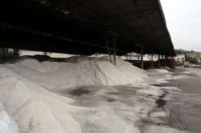 Evo kako u Rijeci izgleda skladi&scaron;te soli za posipanje cesta zimi