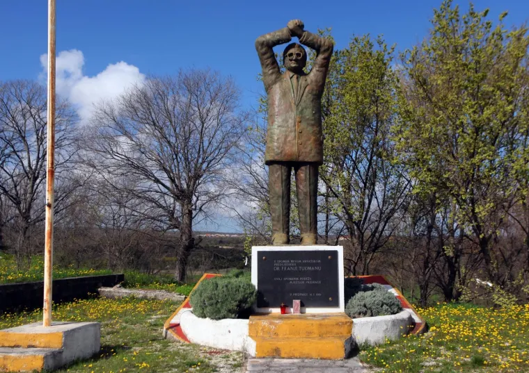 Spomenici prvom predsjedniku: Franjo Tuđman ni nakon smrti ne ostavlja ravnodušnim