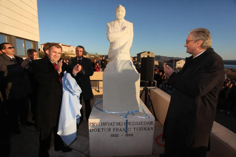 Spomenici prvom predsjedniku: Franjo Tuđman ni nakon smrti ne ostavlja ravnodu&scaron;nim