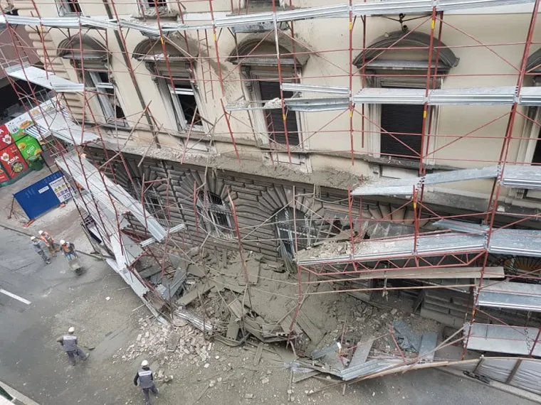 Katastrofa u centru Rijeke: Uru&scaron;io se dio zgrade, promet Adamićevom obustavljen