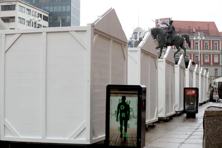 POČELO JE POČELO: Centar Zagreba okupirali &scaron;tandovi i kućice uoči Adventa