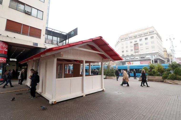 POČELO JE POČELO: Centar Zagreba okupirali &scaron;tandovi i kućice uoči Adventa