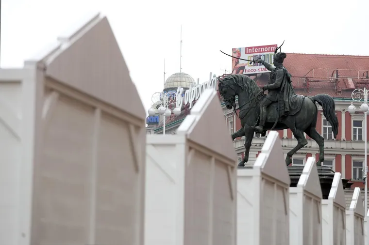 POČELO JE POČELO: Centar Zagreba okupirali &scaron;tandovi i kućice uoči Adventa