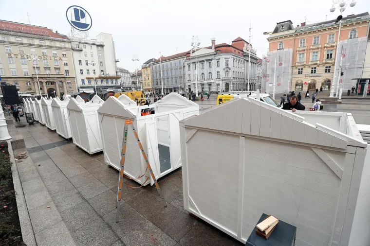 POČELO JE POČELO: Centar Zagreba okupirali &scaron;tandovi i kućice uoči Adventa