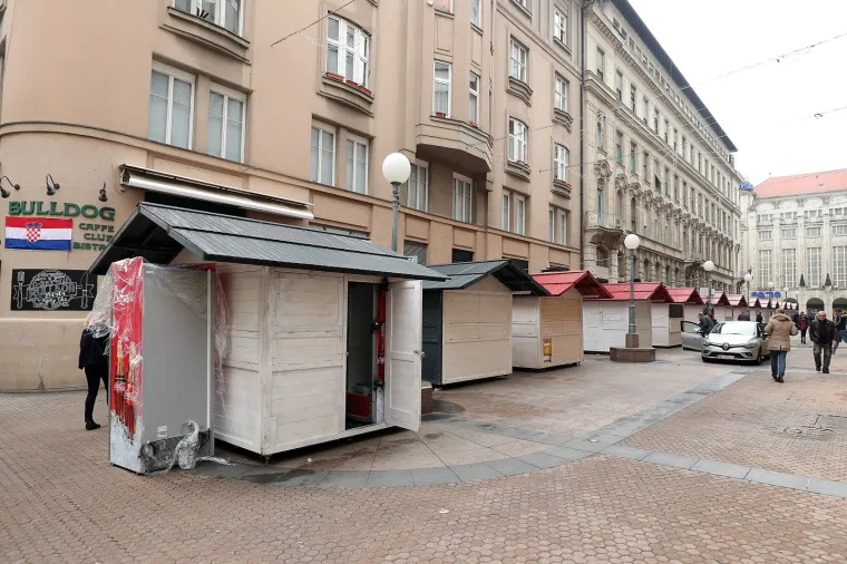 POČELO JE POČELO: Centar Zagreba okupirali &scaron;tandovi i kućice uoči Adventa