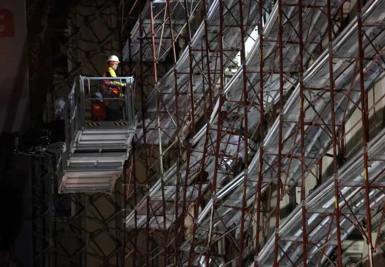 NAKON CIJELOG DANA U RIJECI: Počele pripreme za uklanjanje urušene skele u centru grada