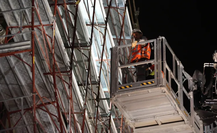 NAKON CIJELOG DANA U RIJECI: Počele pripreme za uklanjanje urušene skele u centru grada