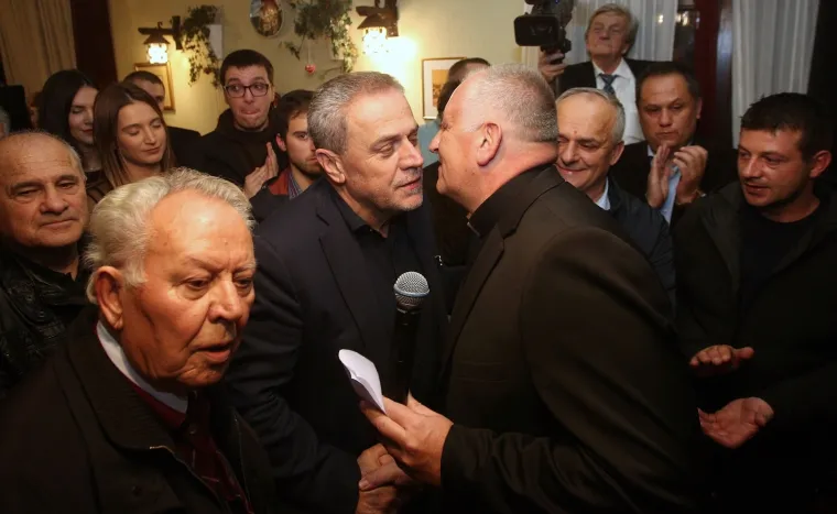 Ujutro na &scaron;takama, navečer s rukama u zraku: Milan Bandić proslavio 63. rođendan