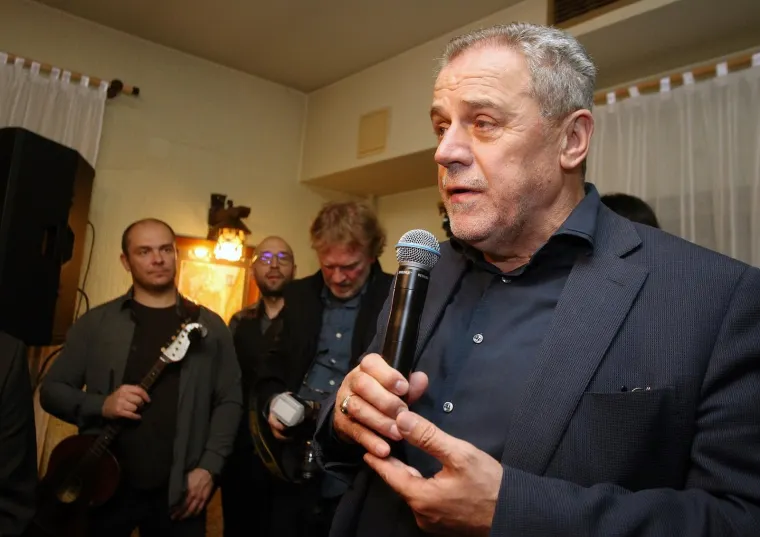 Ujutro na &scaron;takama, navečer s rukama u zraku: Milan Bandić proslavio 63. rođendan