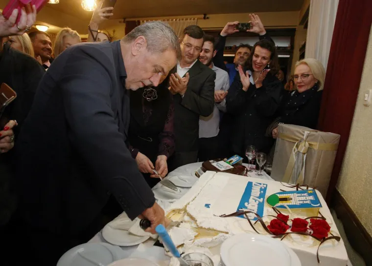 Ujutro na &scaron;takama, navečer s rukama u zraku: Milan Bandić proslavio 63. rođendan