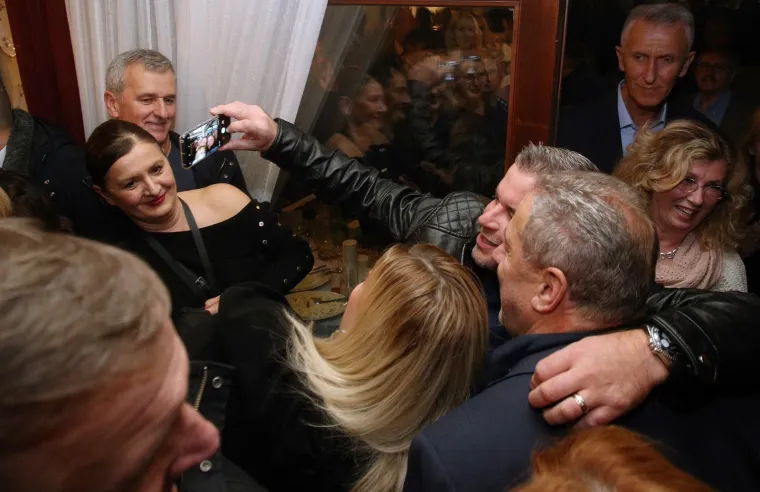 Ujutro na &scaron;takama, navečer s rukama u zraku: Milan Bandić proslavio 63. rođendan