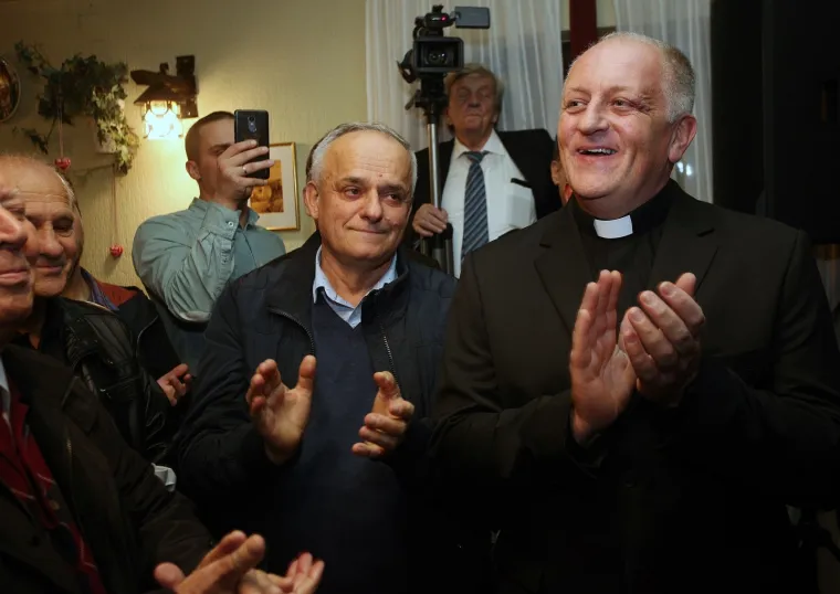 Ujutro na &scaron;takama, navečer s rukama u zraku: Milan Bandić proslavio 63. rođendan