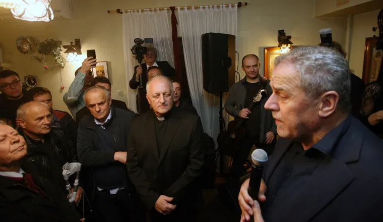 Ujutro na &scaron;takama, navečer s rukama u zraku: Milan Bandić proslavio 63. rođendan