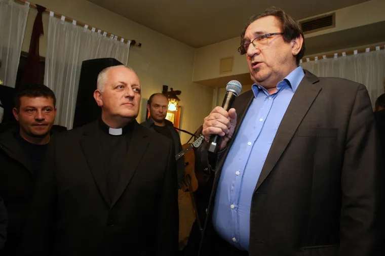 Ujutro na &scaron;takama, navečer s rukama u zraku: Milan Bandić proslavio 63. rođendan