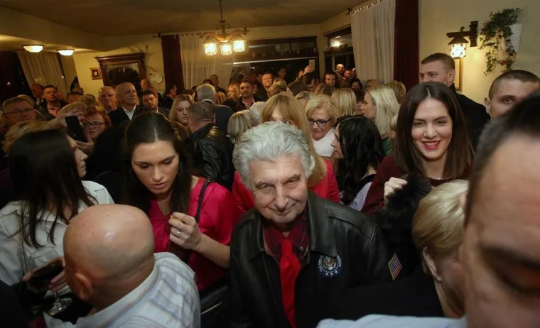 Ujutro na &scaron;takama, navečer s rukama u zraku: Milan Bandić proslavio 63. rođendan