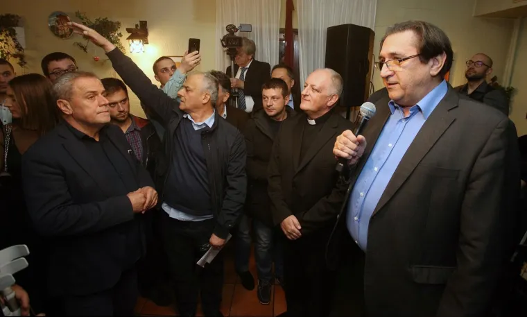 Ujutro na &scaron;takama, navečer s rukama u zraku: Milan Bandić proslavio 63. rođendan