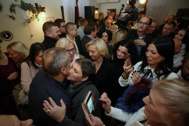 Ujutro na &scaron;takama, navečer s rukama u zraku: Milan Bandić proslavio 63. rođendan