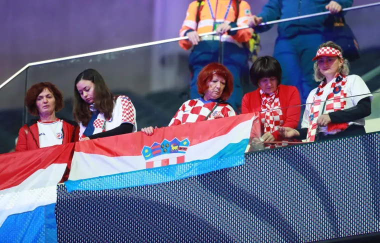 Hrvatski navijači 'zapalili' Lille: Pogledajte kakvu su atmosferu napravili na stadionu i izvan njega