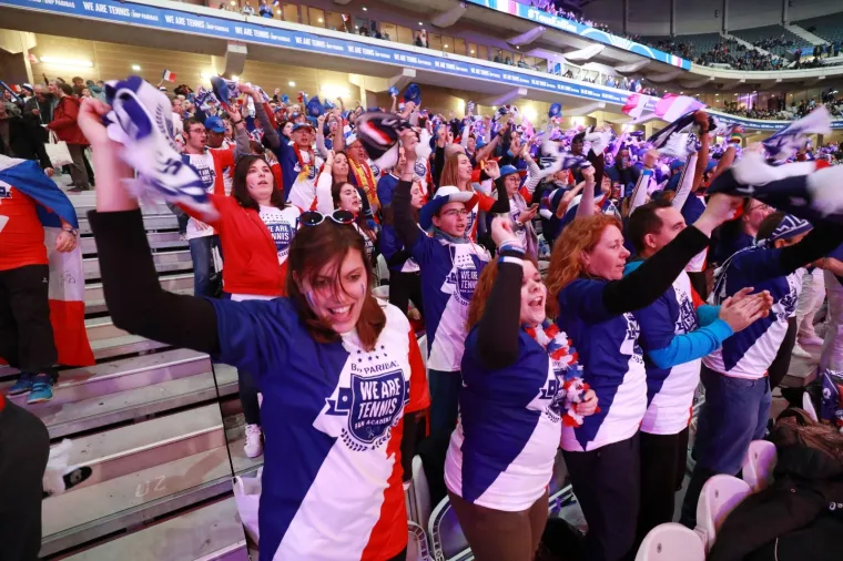 Hrvatski navijači 'zapalili' Lille: Pogledajte kakvu su atmosferu napravili na stadionu i izvan njega