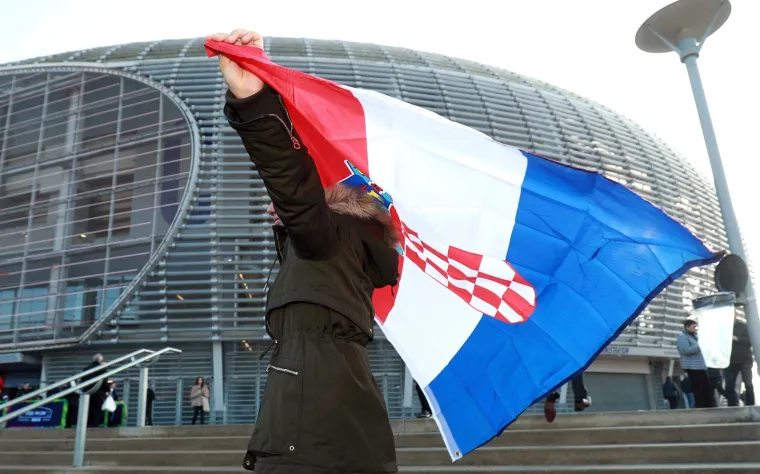 Hrvatski navijači 'zapalili' Lille: Pogledajte kakvu su atmosferu napravili na stadionu i izvan njega