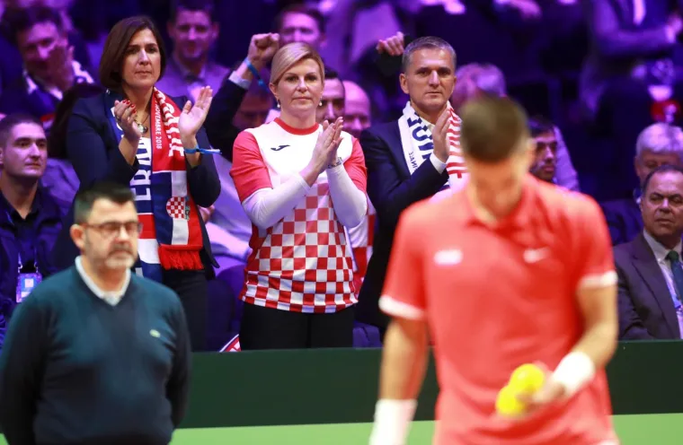 NAJVATRENIJA NAVIJAČICA STIGLA U LILLE: Hrvatske tenisače s tribina bodrila i predsjednica Grabar-Kitarović